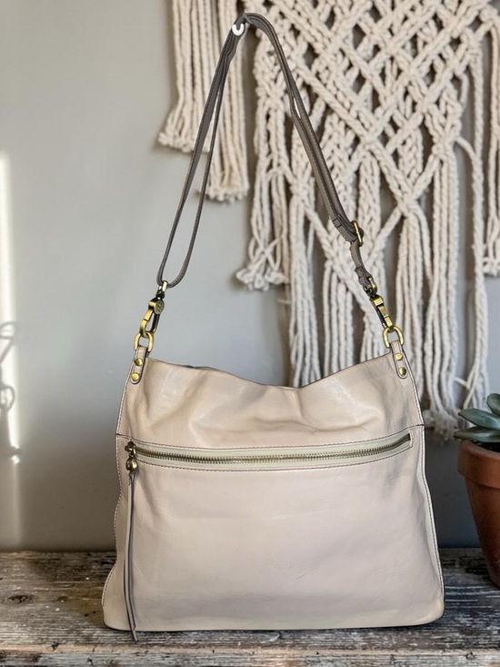 HOBO Handbags - ✨ Hobo International Leather Shoulder Bag Beige Slouchy Crossbody Boho Purse